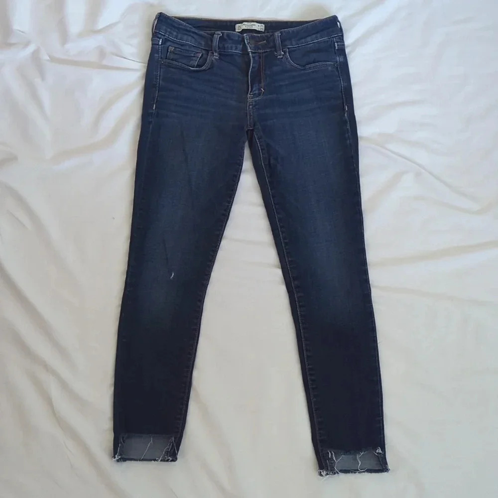 Abercrombie & Fitch Low Rise Distressed Skinny Jeans, Color Blue Size 2S